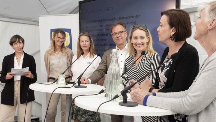 Visby 190703Bilder till OTW, Barncancerfonden.seminarium med Varför får barn med cancer inte tillgång till de behandlingar de behöver?.Från vänster Karin Mellgren (bruna kläder), Kerstin Sollerbrandt (vit barncancertröja), Hans Hägglund, Helena Anderin (svart/vit/randig/klänning), Kristina Nilsson (svart kofta, blommig klänning), Barbro Westerholm (politiker, äldre).Foto Ola TorkelssonCopyright Ola Torkelsson ©