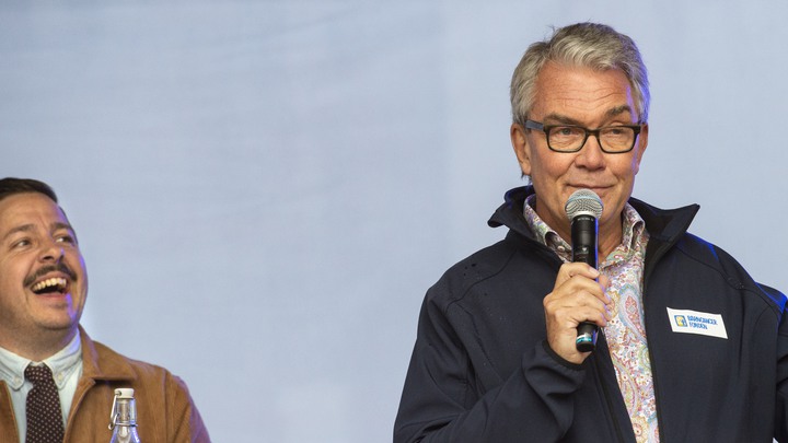 2019. Check&ouml;verl&auml;mning fr&aring;n team Rynkeby till Barncancerfonden, R&aring;dhusparken i J&ouml;nk&ouml;ping.Foto Anna H&aring;llams