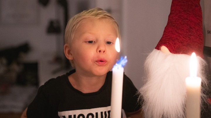 20201124 Alfred och familjen Janliden får fira jul hemma i år. Förra året firade de jul på sjukhuset då sonen Alfred fick cancer, den 24 november 2020Foto: Fredrik Karlsson/SolstaFoto