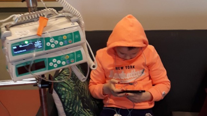 Katrine Kriström i Umeå skriver om hur det var när hennes dotter Elin fick medulloblastom 2017 och den fina relation de fick med konsultsjuksköterskan Marita.