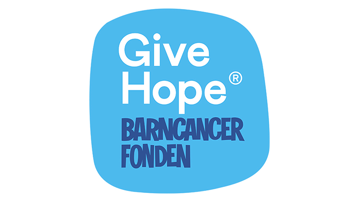 Blått kampanjmärke med texten Give Hope och Barncancerfondens logotyp
