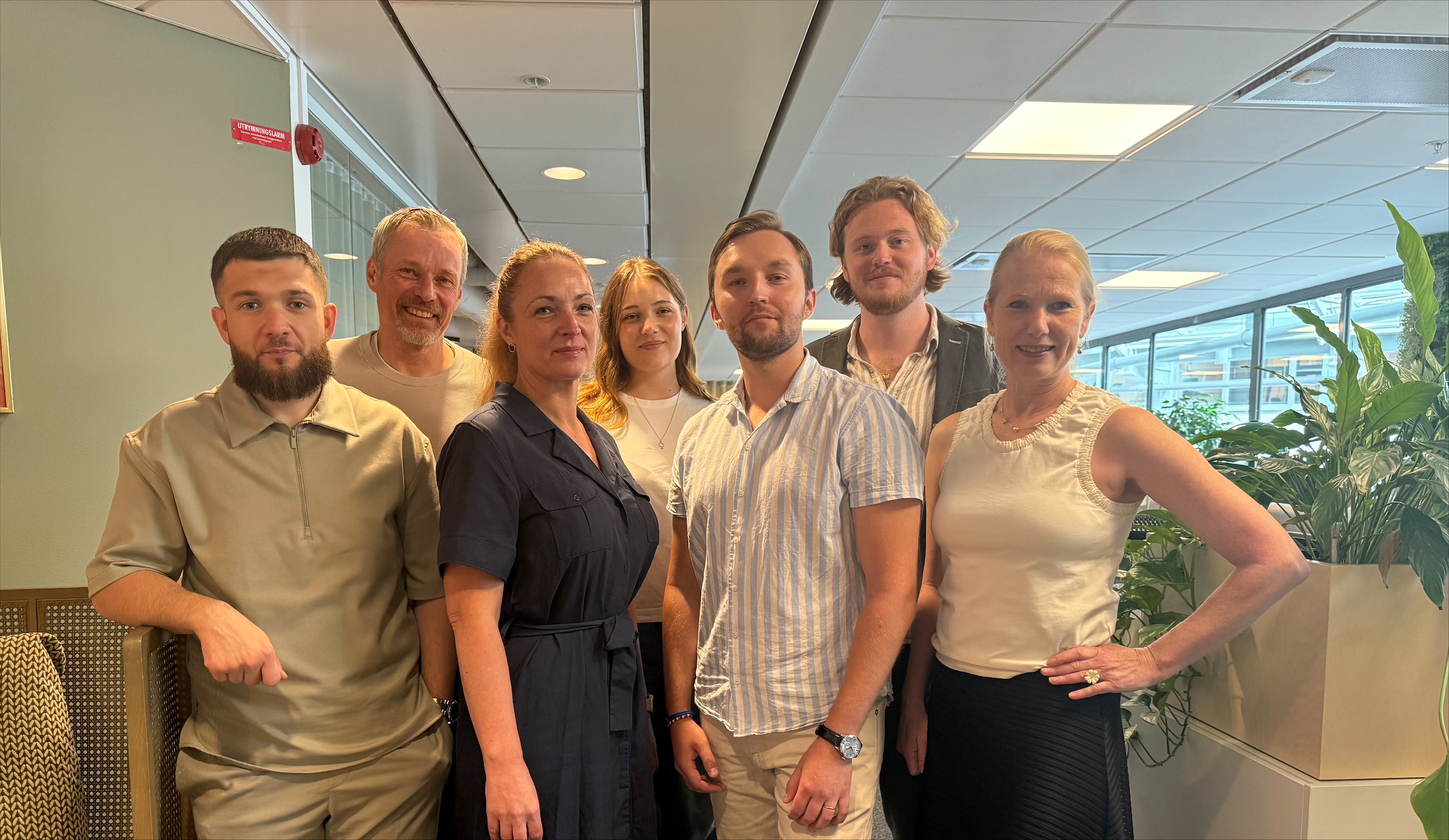 Bakre raden fr&aring;n v&auml;nster: Magnus Sj&ouml;din, Mathilda Olsson, Carl Eriksson Fr&auml;mre raden fr&aring;n v&auml;nster: Hast Barzanji, Sara Karlsson, Victor Svanb&auml;ck, Katarina Gustafsson