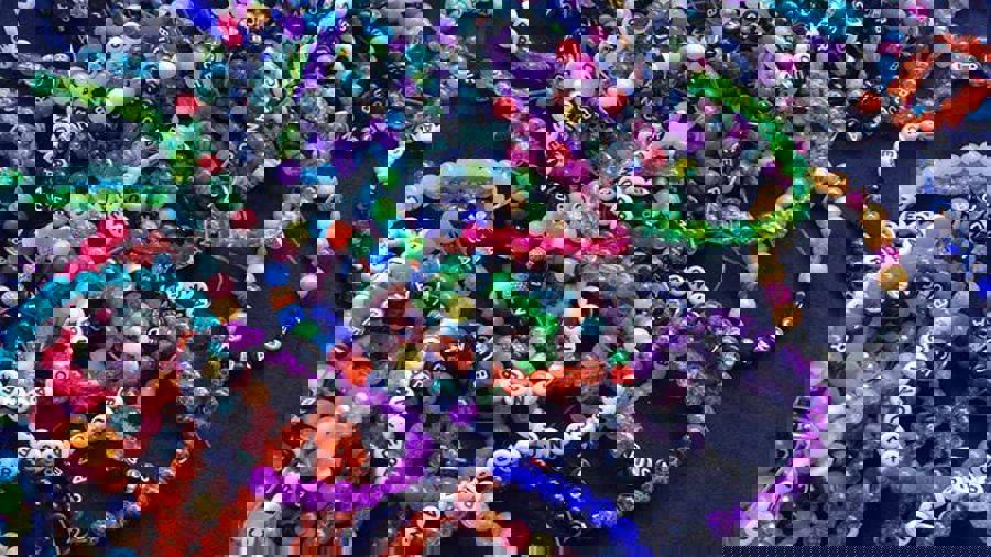 Färgglada armband med text Bu Cancer